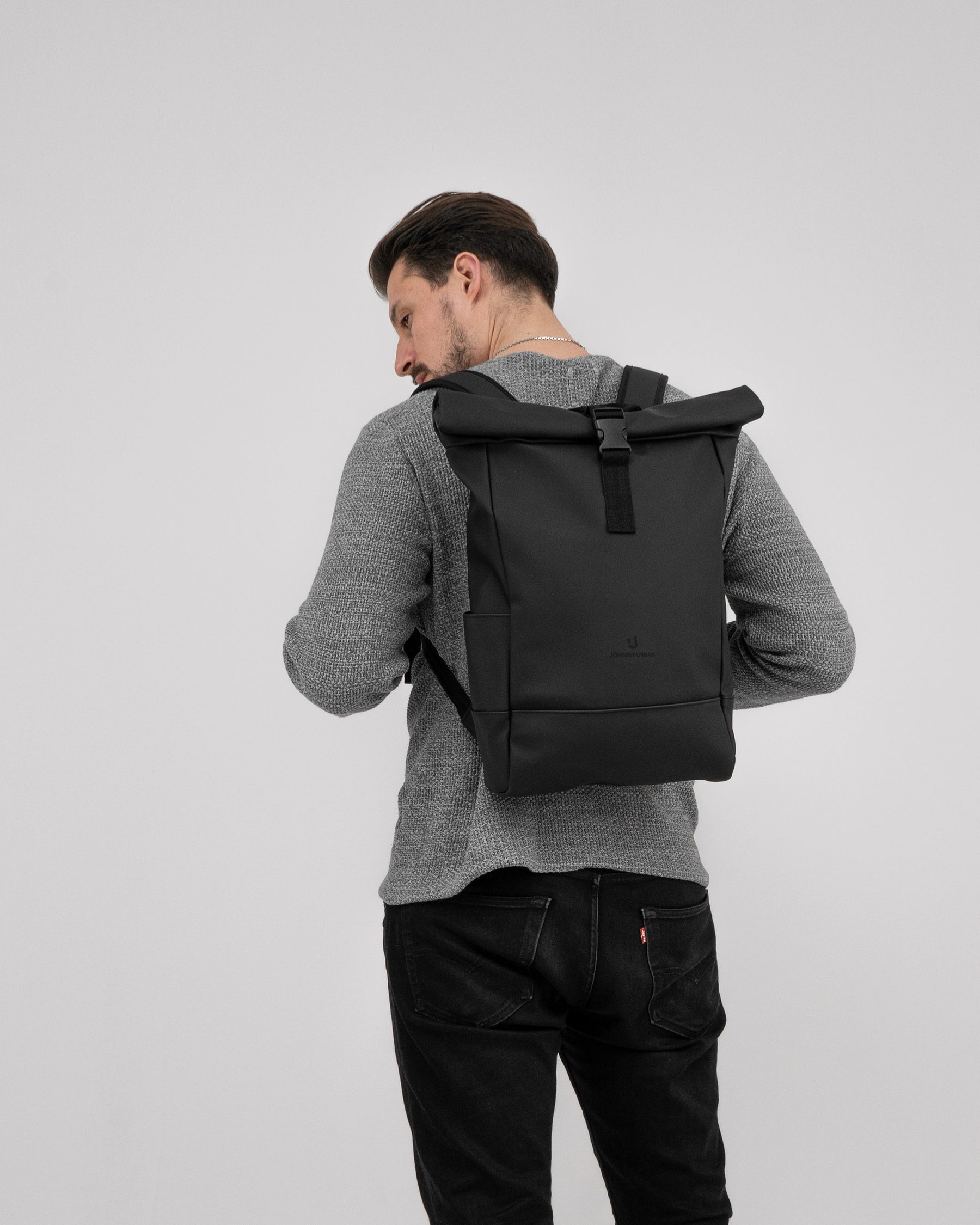 johnny-urban-harvey-medium-rolltop-rucksack-15-6-zoll-schwarz image 2