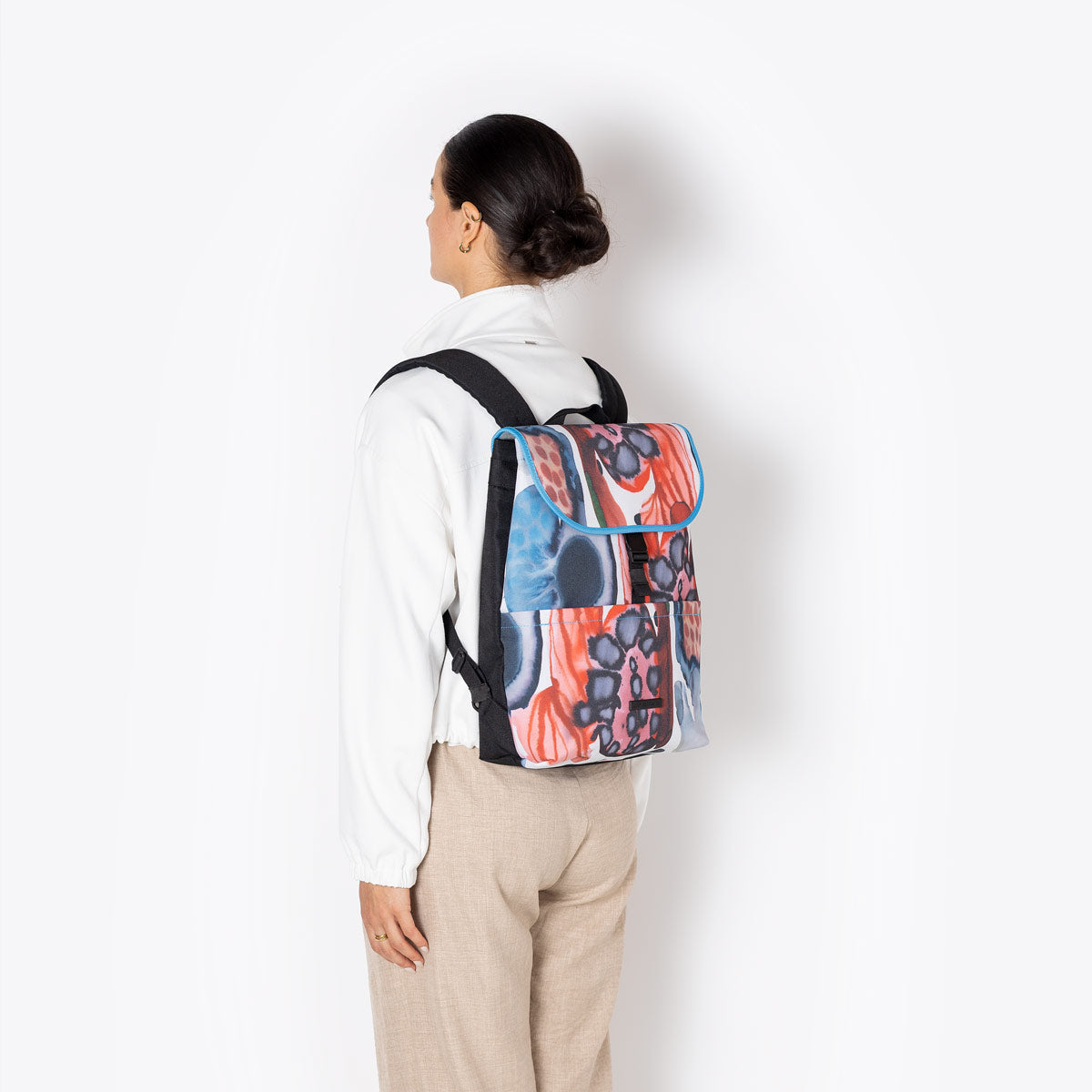 ucon-acrobatics-mion-flat-top-backpack-emma-larsson-phantom-series image 4
