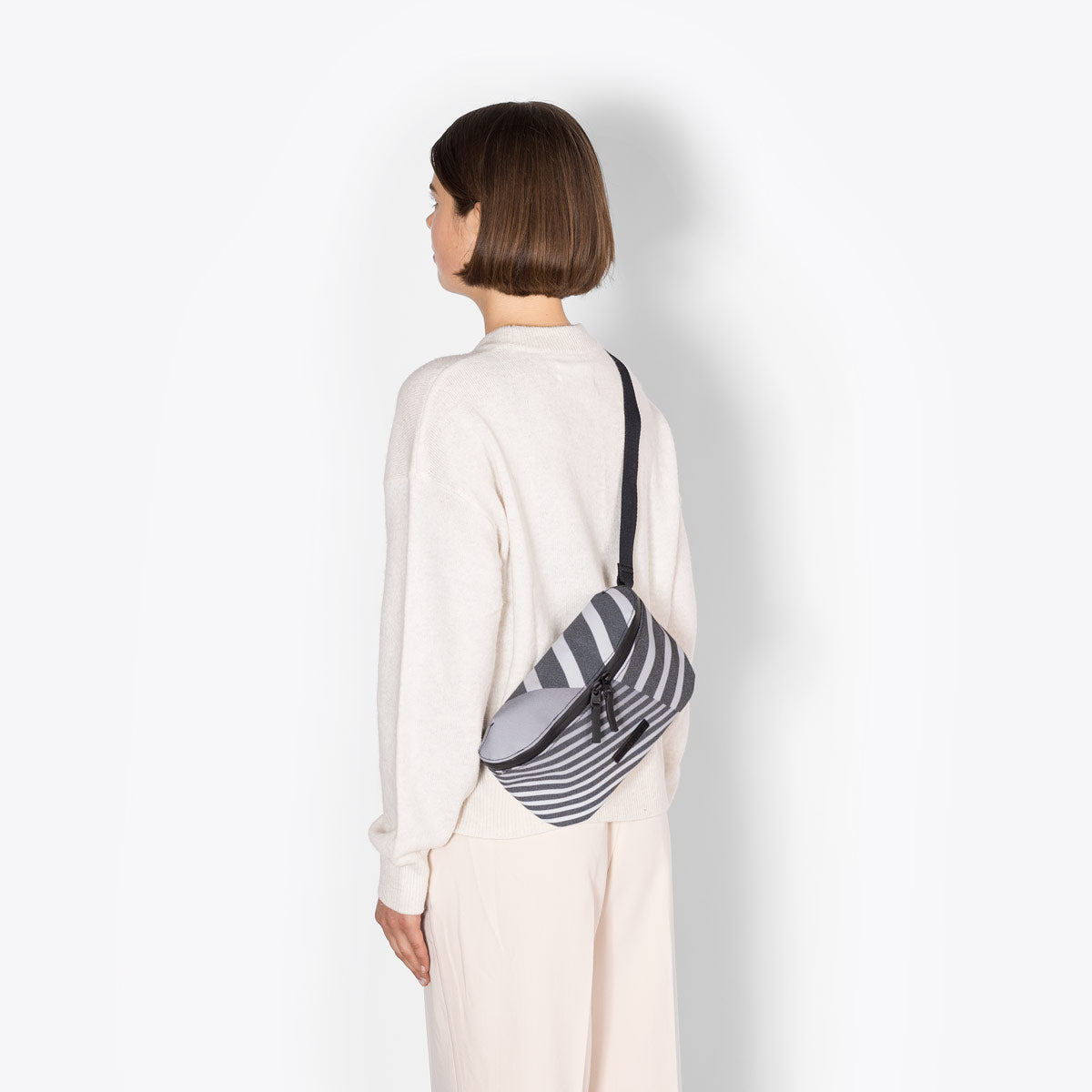 ucon-acrobatics-jona-crossbody-bag-reflektierende-umh-ngetasche-mit-fons-hickman image 4