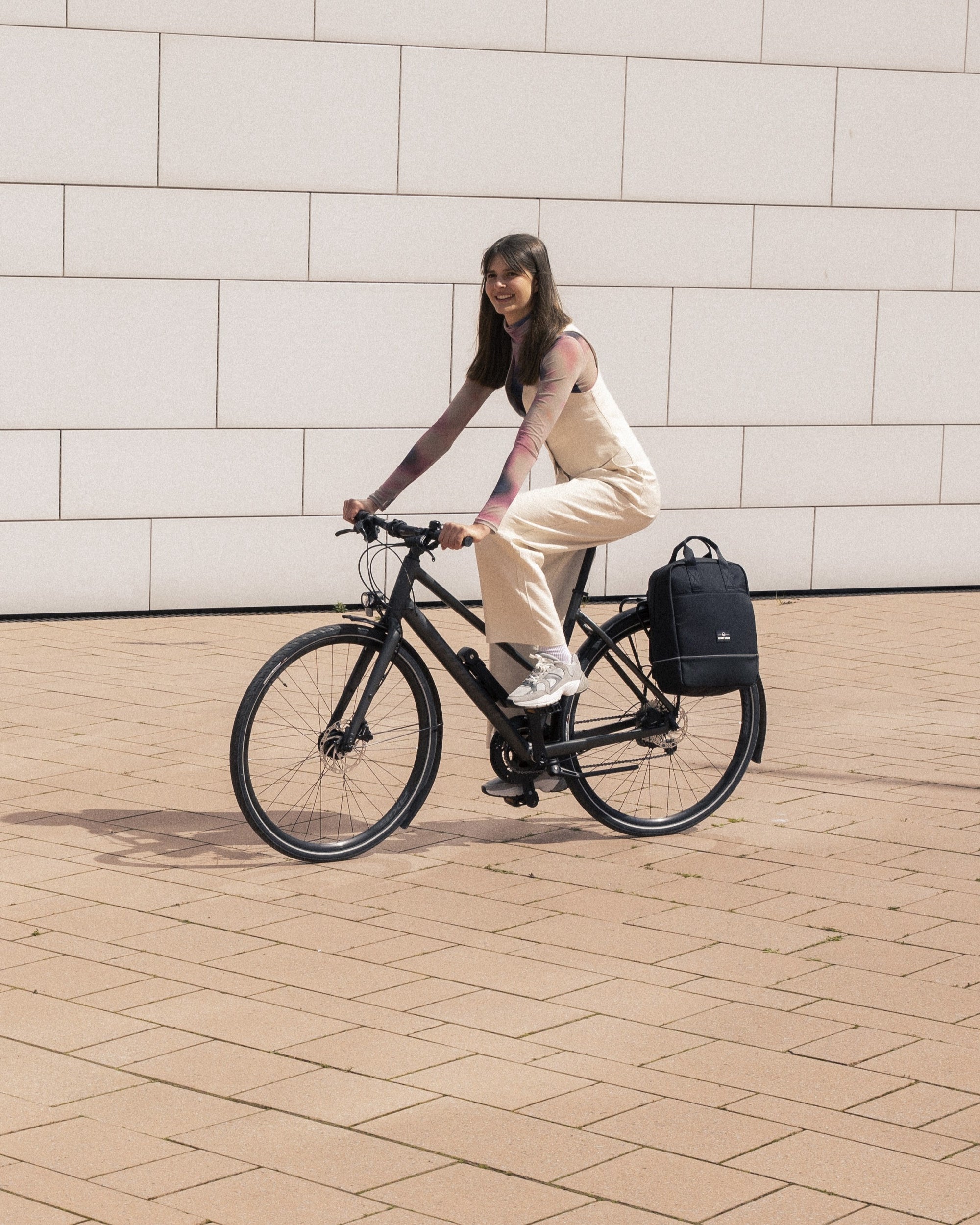 johnny-urban-rucksack-jona-medium-bike-fahrrad-rucksack-11-liter image 3