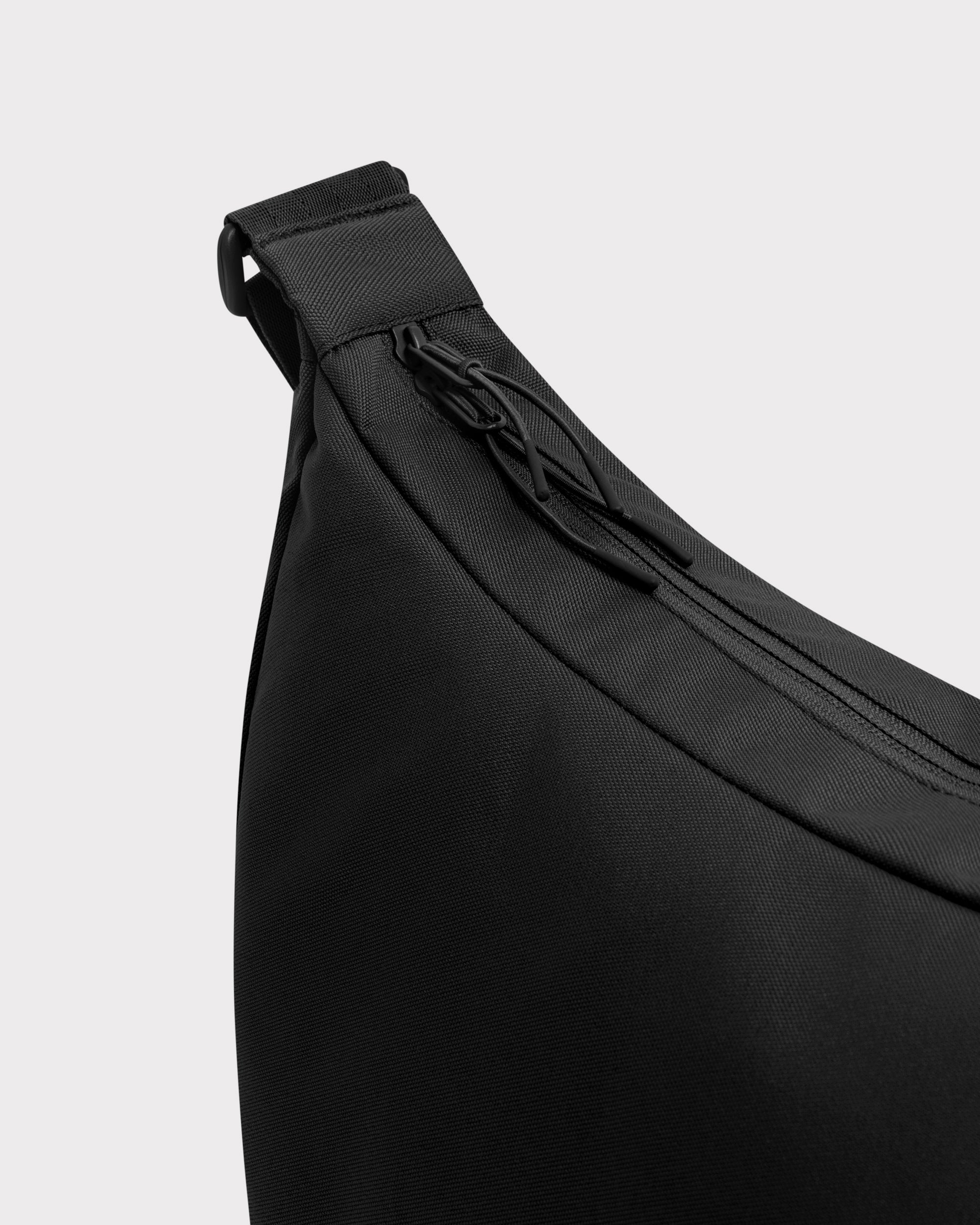johnny-urban-half-moon-bag-ally-xl-recycelte-crossbody-alltagstasche image 8