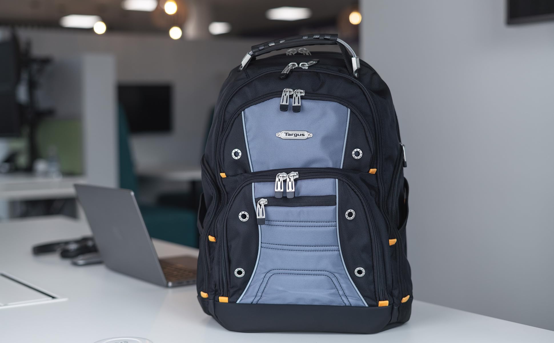 targus-driftertrek-laptop-rucksack-mit-usb-power-pass-thru-port image 2